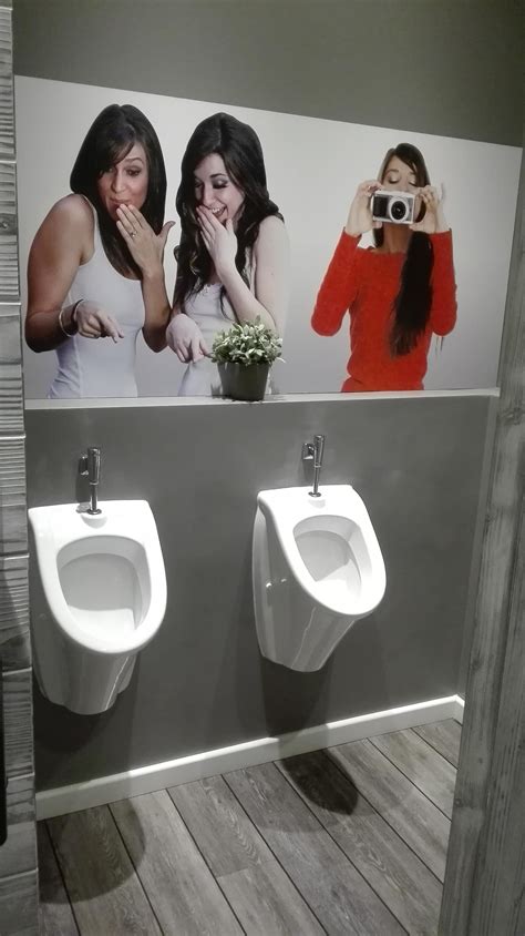 These Girls In The Restroom Are Laughing At Me Ift Tt 2s5cfw4 Really Funny Pictures
