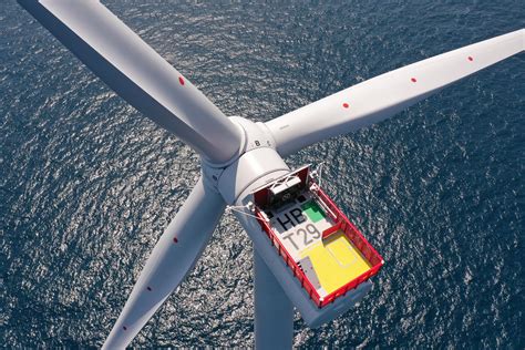 Worlds Largest Offshore Wind Farm Generates Its First Power