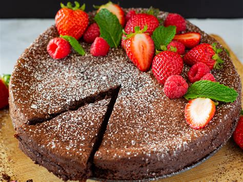Decadent Flourless Chocolate Cake Gradfood