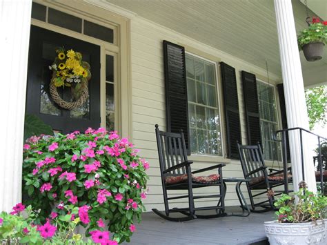 Guest Post: Going beyond Curb Appeal to “Invite Appeal" | Homes Staging