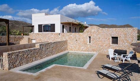 On 63 km de costa con playas, acantilados y fondos marinos únicos; Casa rural ecológica Cortijo la Tenada - Cabo de Gata-Níjar