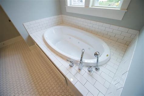 Последние твиты от jacuzzi hot tubs (@jacuzzi_hottub). Subway tile deck | Master bathroom renovation, Tile around ...