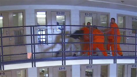 Video Shows Mdc Officer Escape Inmate Attack Krqe News 13