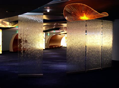 Stunning Meltdown Glass Installed With Hufcor Gl1 Glass Wall Panels At The Georgia Aquarium