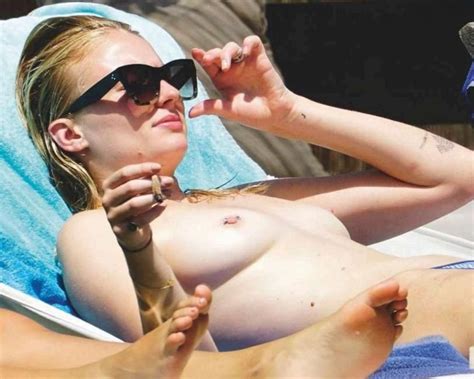 Sophie Turner Nude Topless Sunbathing Photos Sexiz Pix