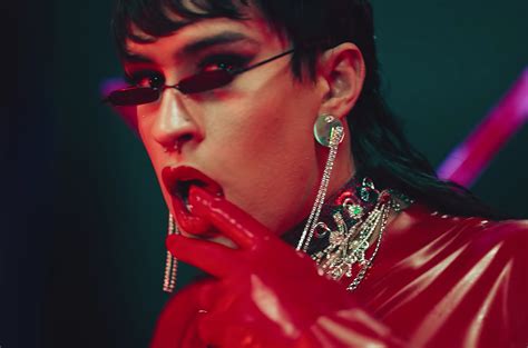 Bad Bunny S Yo Perreo Sola Video See All The Looks