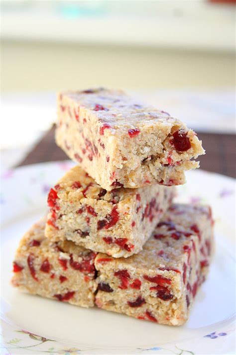 I find it hard to want to get in the kitchen during the middle of the summer in arizona. collecting memories: Chewy No-Bake Oatmeal Bars