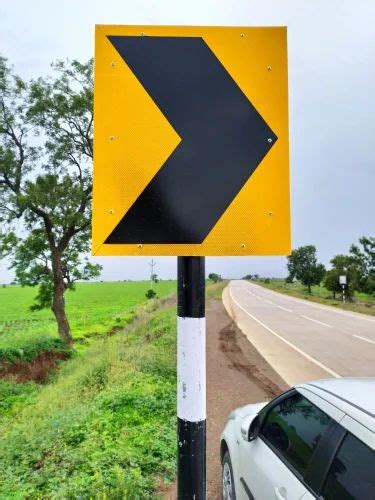 Avery Dennison Yellow And Black Chevron Sign Board At Rs 700piece In