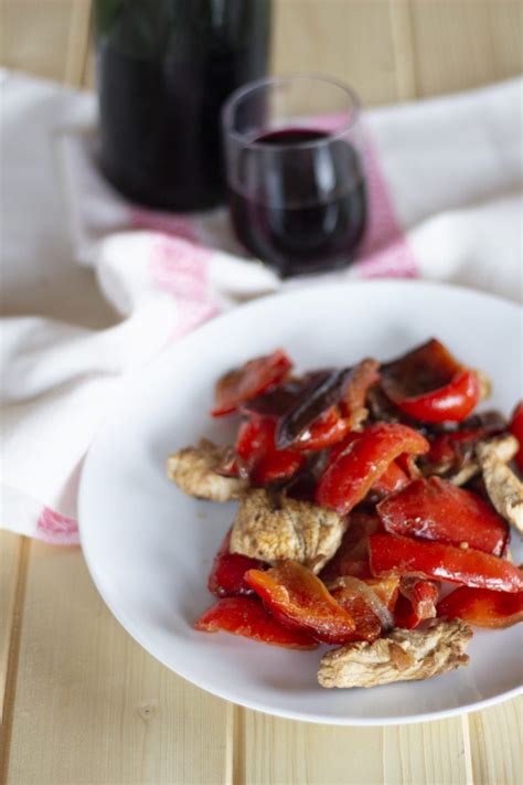 Aggiungere un po' di sale fino e un po' di pepe. Straccetti di Pollo con Peperoni - Paese che vai, Ricetta ...