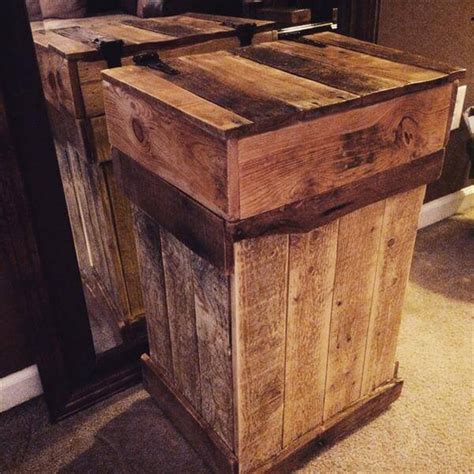 Making a compost bin from a trash can is easy and can be done in about half an hour or less. DIY Recycled Pallet Rustic Trash Bin | Pallet Furniture DIY