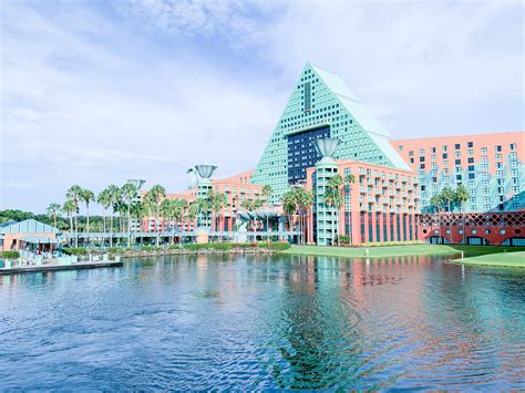 Comparing Marriotts Swan And Dolphin Walt Disney World Resorts The