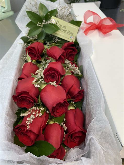 Dozen Red Roses In A Box In Medway Ma Lunas Flower Shop