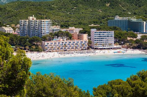 Offshore winds are from the northeast with some shelter here. Peguera, Mallorca - Hoteller, aktiviteter, strande og ...