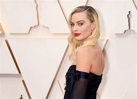 Margot Robbie Flat Out Lied To Her Family About Her Nude Scenes In The Wolf Of Wall Street