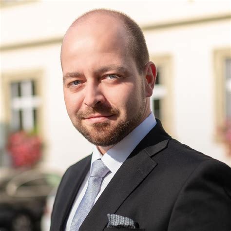 Angebote der bank für firmenkunden und privatkunden: Martin Müller - Head of Sales Facilitation Management ...