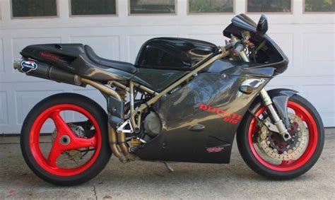 Ducati 916 With Carbon Fiber Body Work