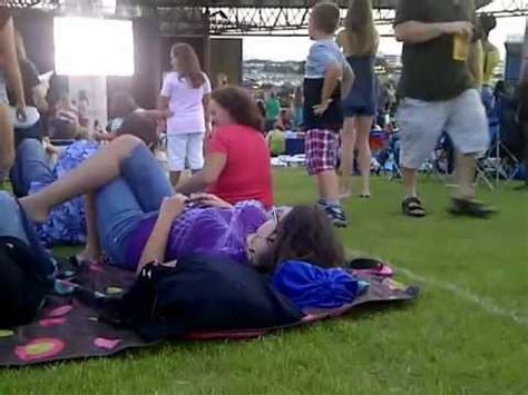 Kid Humps Moms Head At One Direction Concert YouTube