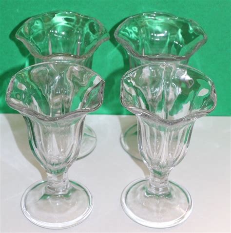 Set Lot Of 4 Clear Glass Ice Cream Sundae Parfait Scalloped Tulip