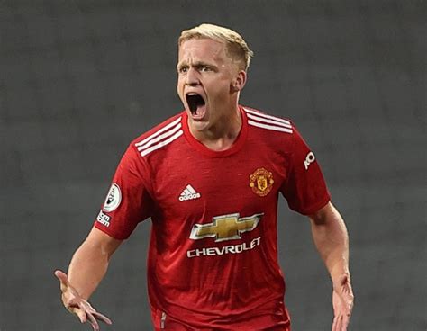 In the current club manchester united played 1 seasons, during this time he played in the current season donny van de beek scored 1 goals. Donny van de Beek e a fábrica de sucessos do Ajax - ManUtd ...