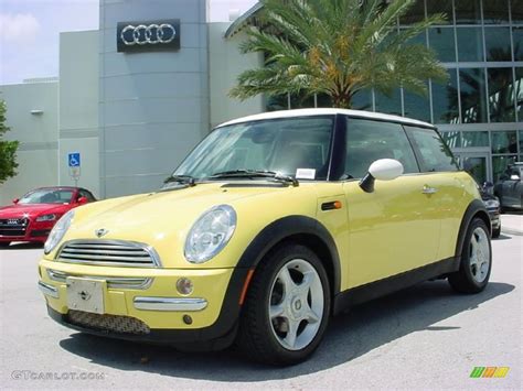 2004 Liquid Yellow Mini Cooper Hardtop 32098276 Car