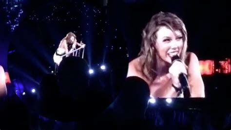 Watch Taylor Swift Keep Her Cool As She Gets Stuck On Stage During 1989 Show Mirror Online