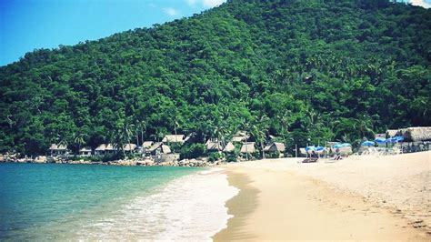Yelapa is a fabulous little beach and town, so isolated that you feel as if you were on a tropical island in the south pacific, for a long time even cellphones didn't work here and that was wonderful. Beach of the Week: Yelapa, Mexico - Beach Tomato