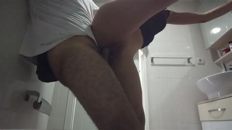 داف اِسمی ایرانی در حال کس دادن تو دسشوییsex In Bathroom