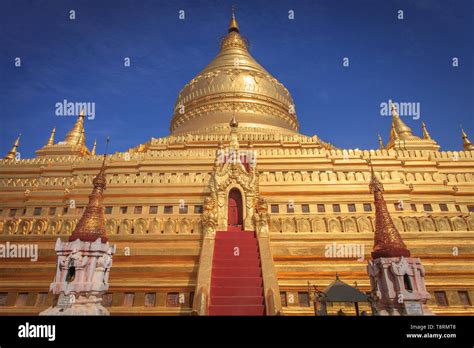 The Shwezigon Pagoda In Bagan Myanmar Stock Photo Alamy