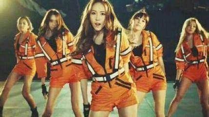 You're staring at me as if it's love at first sight but i can't accept you easily my heart changes every minute. Potongan Gambar Jessica di Video Musik SNSD "Catch Me If ...