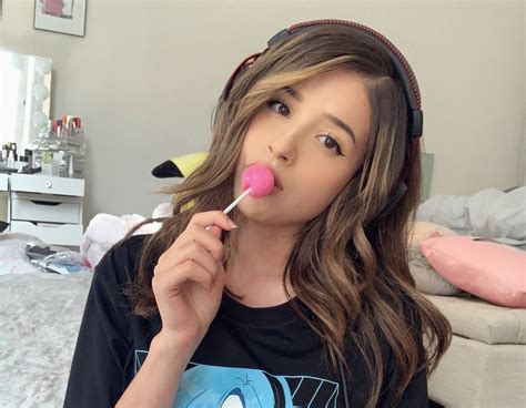 Despite Dethroning Pokimane From The Top Position Asmr Queen Amouranth Has Struggled On Twitch