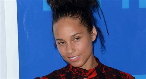 Alicia Keys Responds To Criticism Over Not Wearing Makeup At Vmas 2016