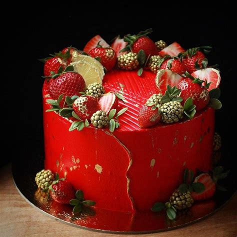 Boutounnou 26 🌱♥️ On Instagram “yes Or No🤗😍 Amazing Strawberry Cake🎂 Its So Beautiful😍