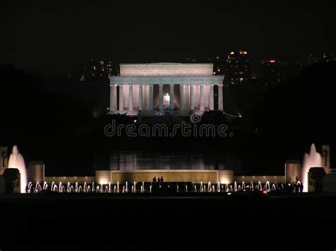 Lincoln Memorial The Reflecting Pool And The World War Ii Memorial