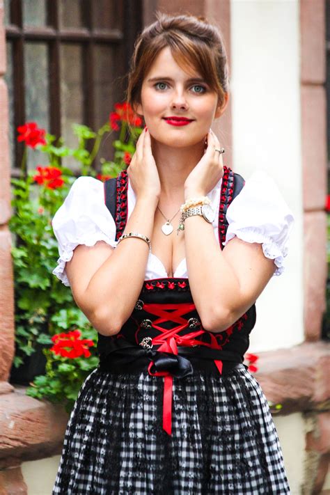 Das Perfekte Dirndl Für Den Oktoberfest Besuch Des Belles Choses