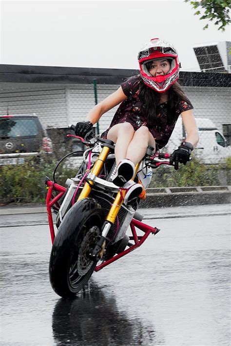 Motorbike Girl Motorcycle Outfit Motorcycle Drifting Harley Davidson Motos Vespa Foto