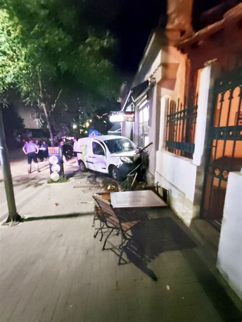U Mostaru nakon sudara vozilo završilo u ćevabdžinici TK PORTAL