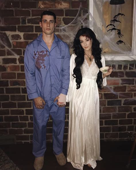 The haunting of hill house, directed by one of my favorite horror directors, mike flanagan (hush, absentia) begins as a simple haunting, it's a story we're used to. These "The Haunting Of Hill House" Halloween Costumes Are ...