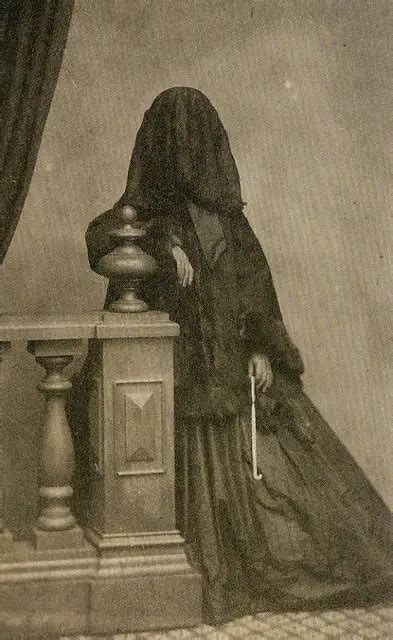 victorian era mourning period rituals clothes to wear