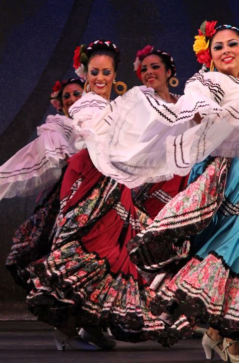 Sinaloa Ballet Folklorico De Carlos Moreno Photo Courtesy Of Ana Sornia Perez Mexican Costume