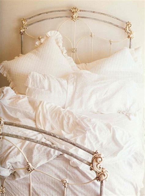 Love This Vintage Iron Bed Gorgeous~ Shabby Chic Bedrooms Dreamy
