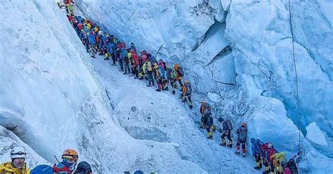 Time To Limit The Number Of Permits This Is The Queue For The Khumbu
