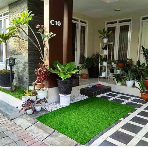 Untuk tanaman di sekitarnya anda bisa mengisi dengan beberapa jenis dan untuk kolamnya sendiri, mungkin cara membuat kolam ikan hias ini bisa anda coba terapkan. Cara Mudah Membuat Taman Depan Rumah
