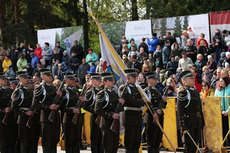 Latvian Minister Of Defense Honors Us Soldiers During The Centennial