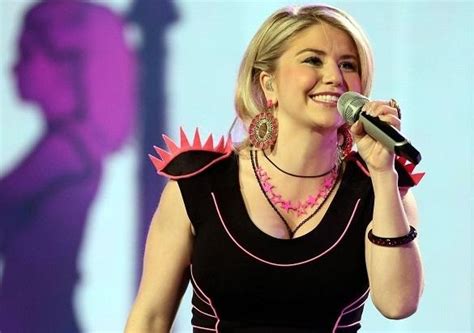 So kennen und lieben die fans sängerin beatrice egli. DSDS: Beatrice Egli singt sich in die nächste Mottoshow