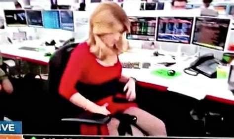 Tv Reporter Left Red Faced When Camera Catches Her In Awkward Position Life Life And Style