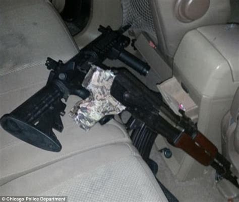 Chicago Rival Gangs Are Turning To Military Weapons Daily Mail Online