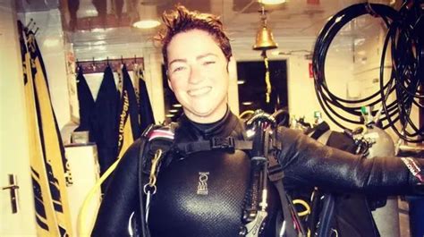 Scuba Diver Finds Iphone Lost At Sea For Two Days After Text Lights