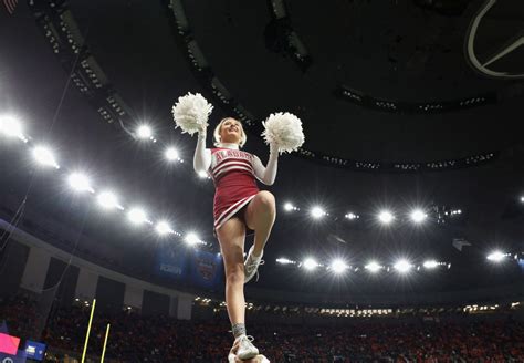 Alabama Cheerleader Is Turning Heads Before Game Vs Texas The Spun