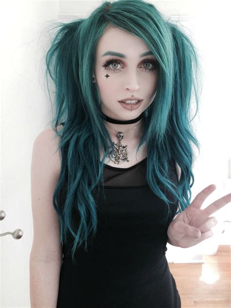 25 Green Hair Color Ideas You Have To Try Short Emo Hair Alternative Hair Long Hair Styles