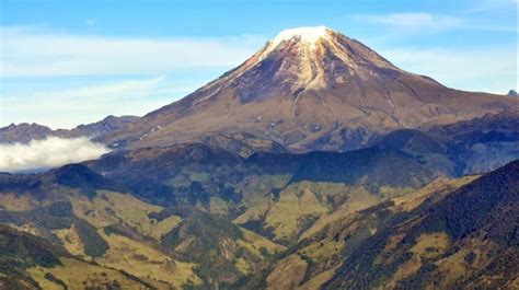 This department in colombia's andean highlands has a topography that ranges from soaring mountains to green valleys, meandering rivers and snowcapped volcanoes. Región Andina: La más poblada y desarrollada de Colombia ...